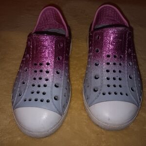 Girls size 10, Skechers sneakers